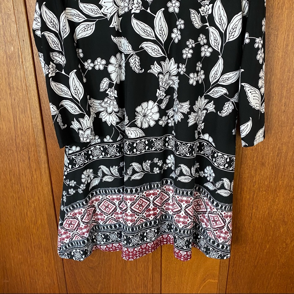 NWT Lildy V-Neck Floral Tunic Dress Red Accents - Picture 11 of 11